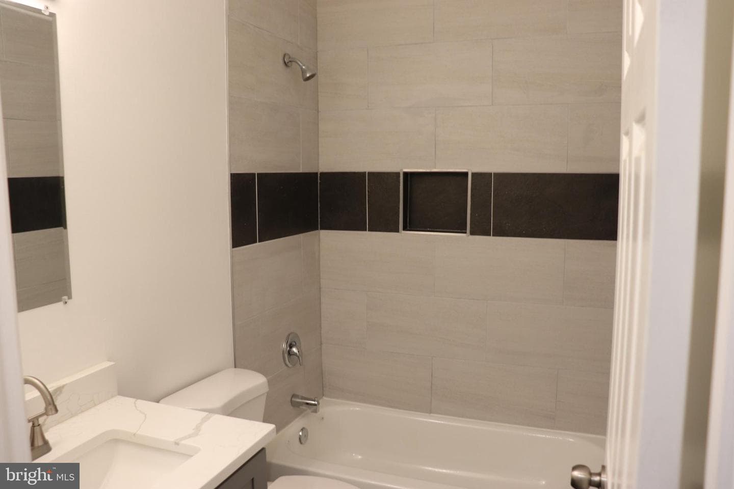 1707 Marshall Street photo 9