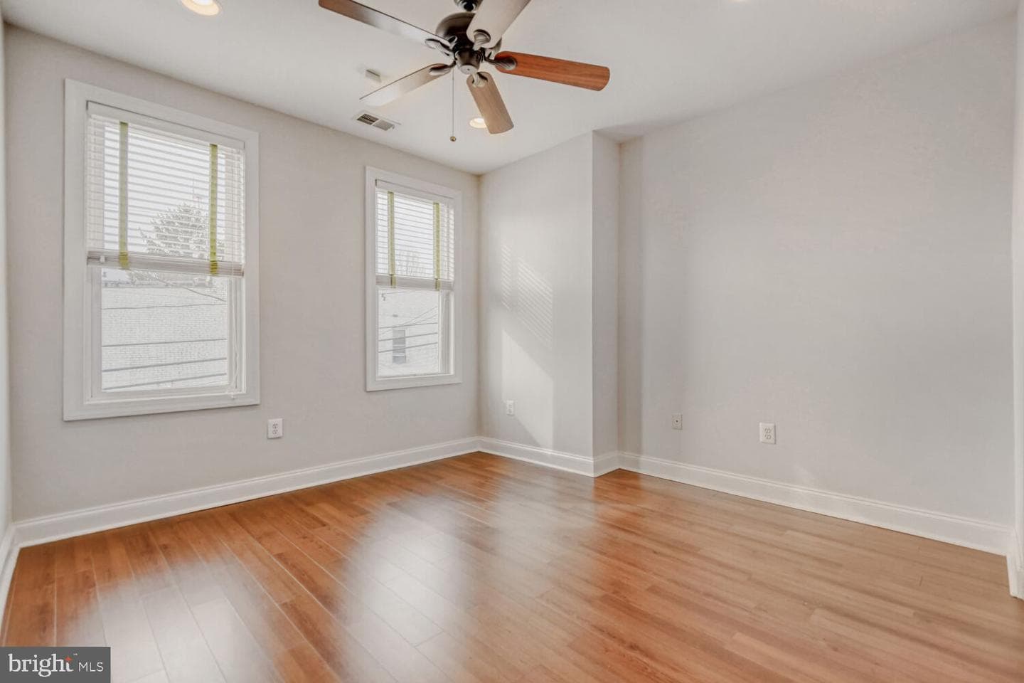 4126 Falls Road photo 11