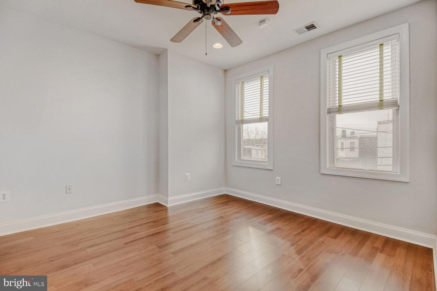 4126 Falls Road photo 12