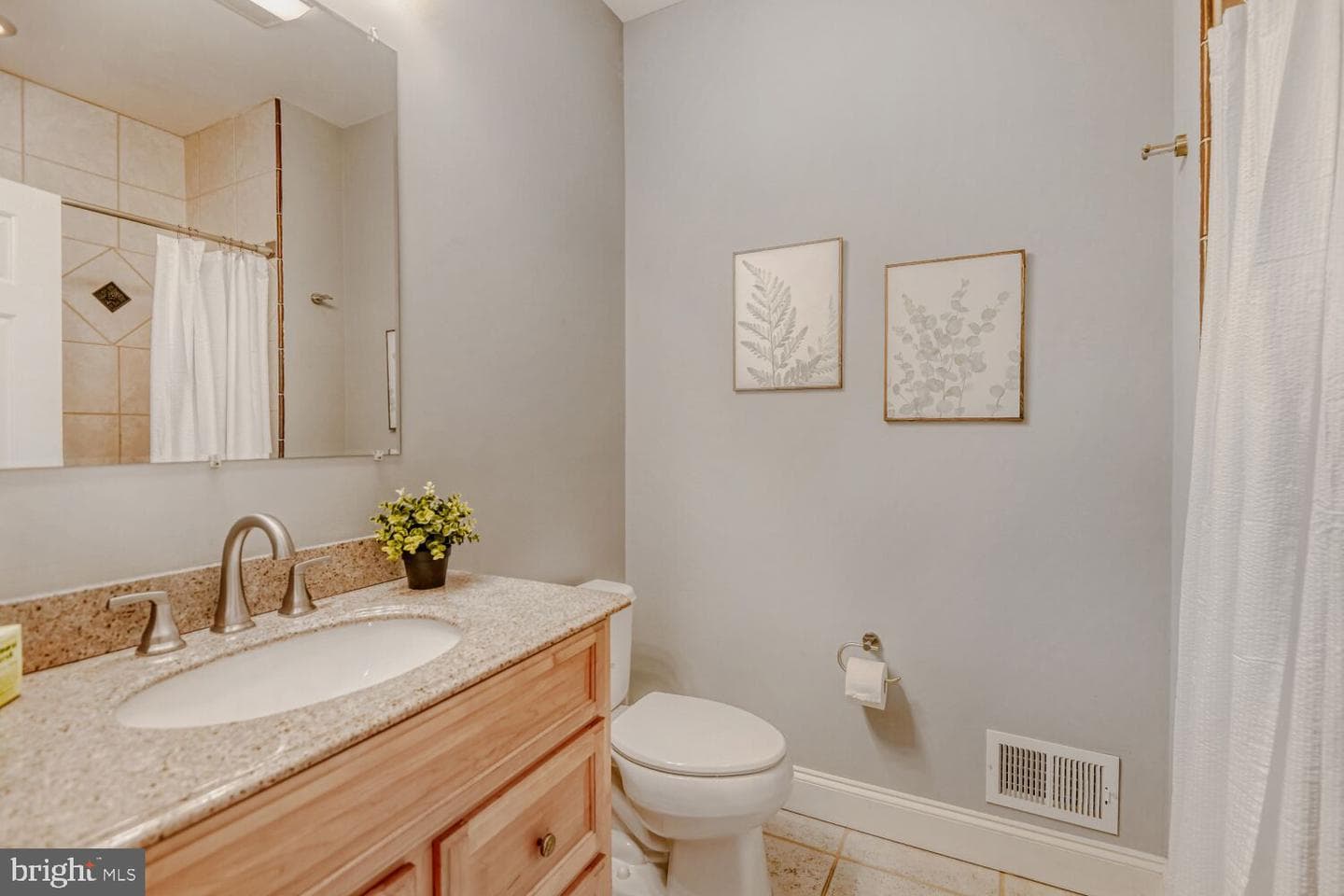 4126 Falls Road photo 13