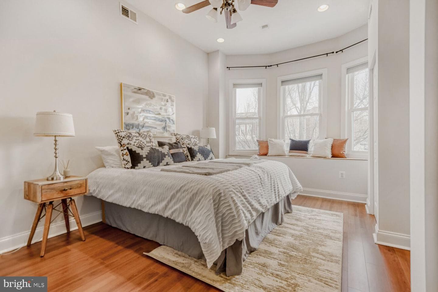 4126 Falls Road photo 14
