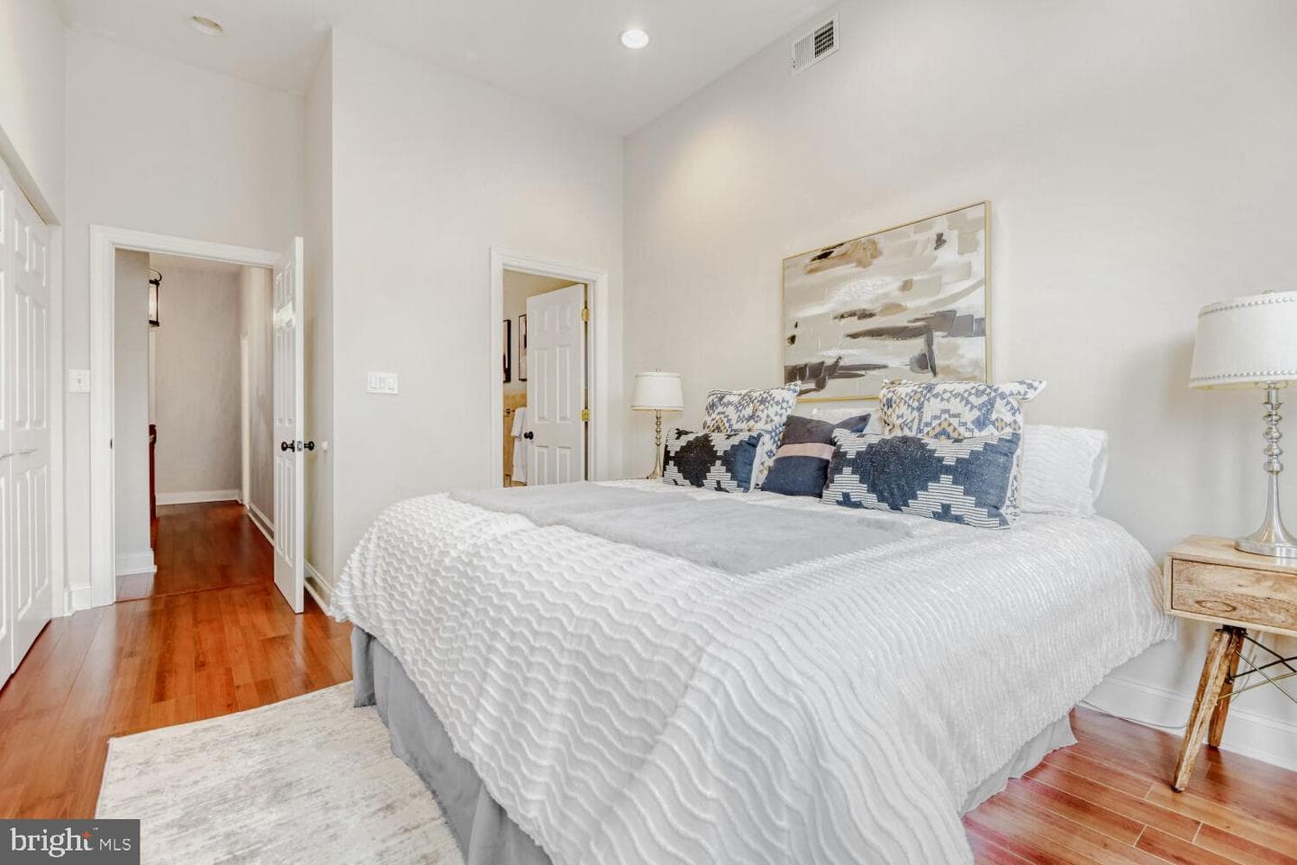 4126 Falls Road photo 15