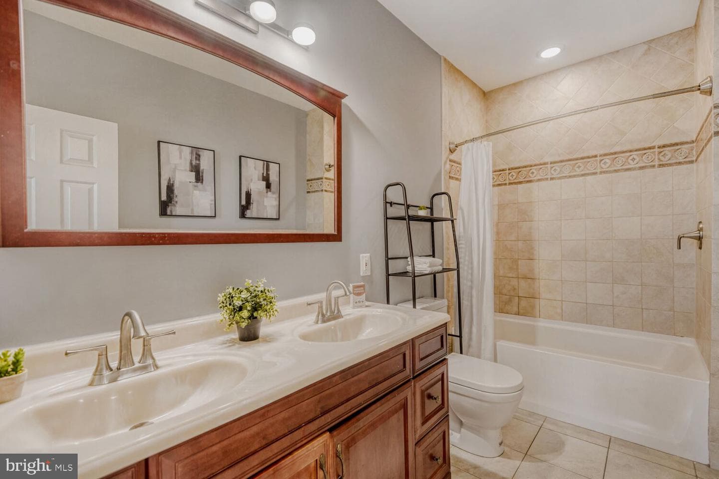 4126 Falls Road photo 17