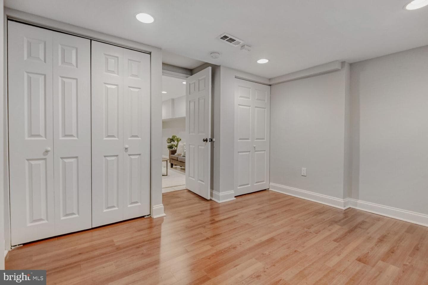 4126 Falls Road photo 21