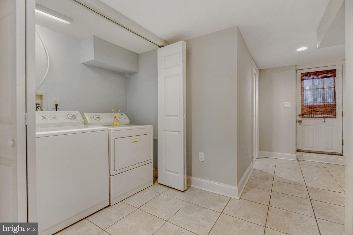 4126 Falls Road photo 23