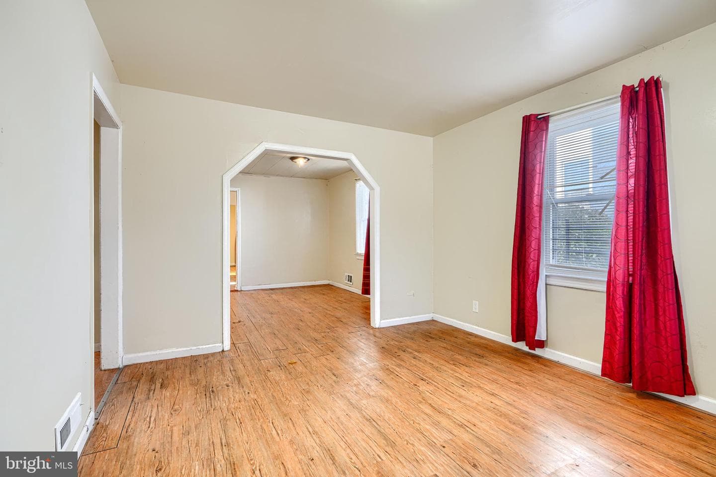 4402 Craddock Avenue photo 6
