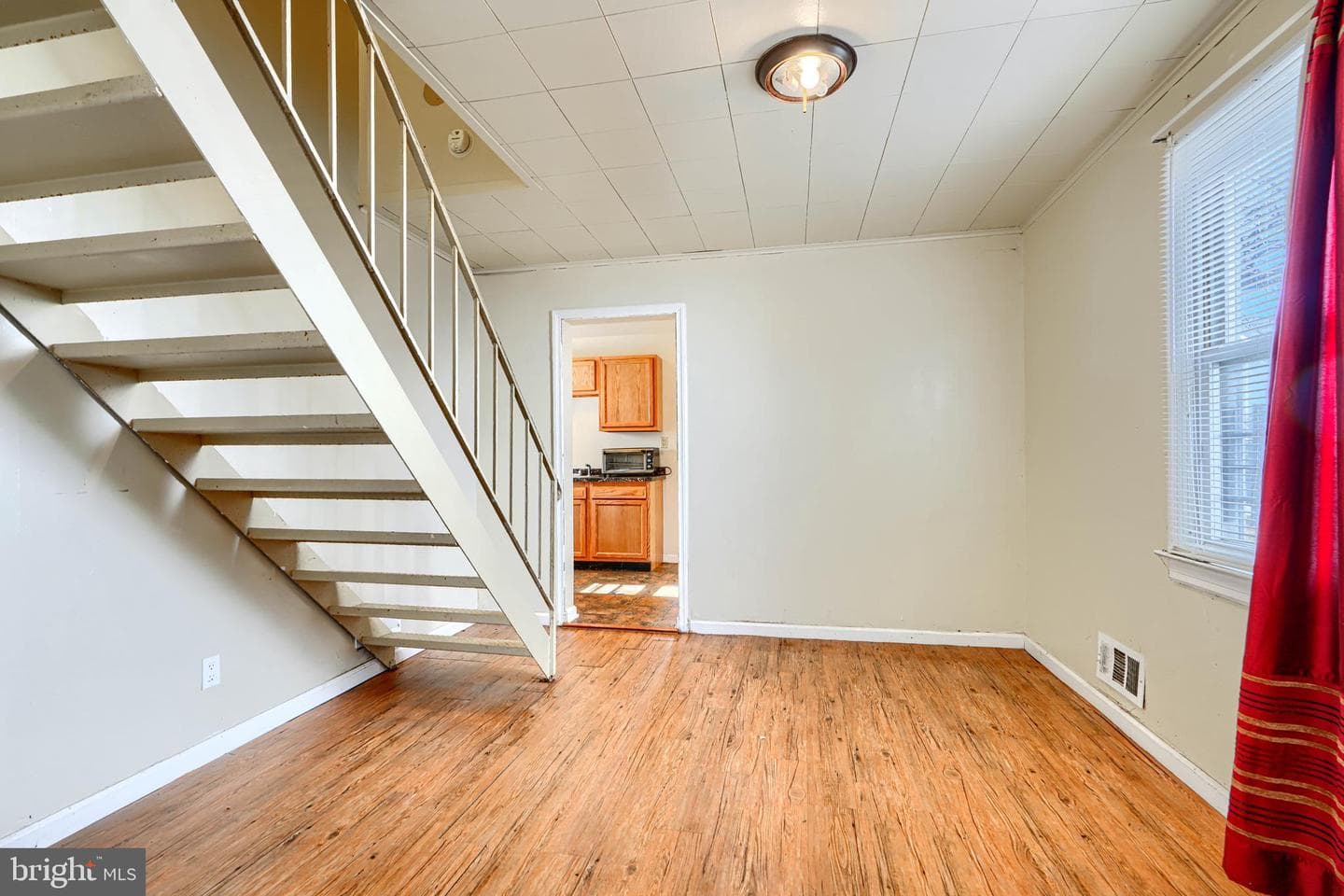 4402 Craddock Avenue photo 8