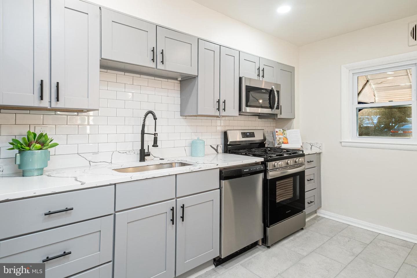 6138 Dunroming Road photo 7