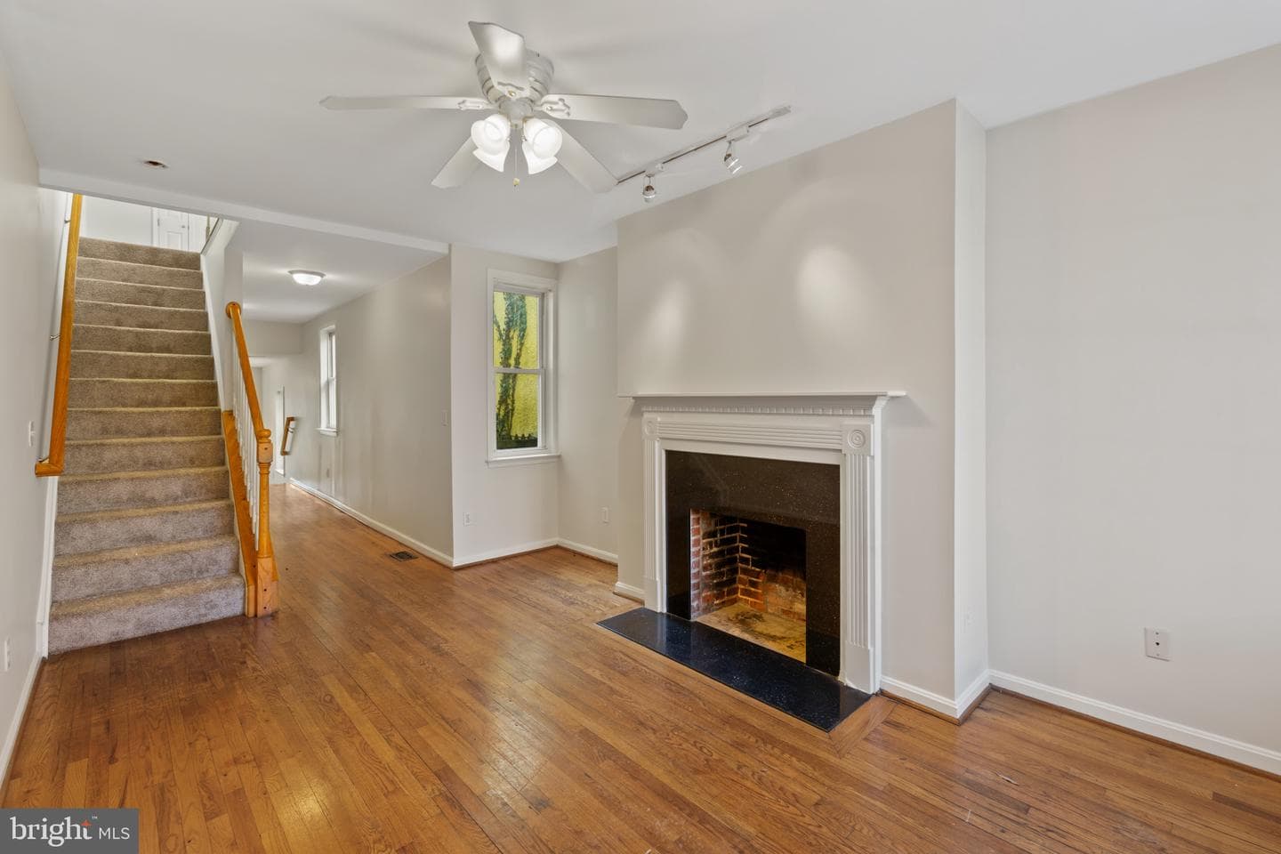 1239 W Lombard Street photo 4