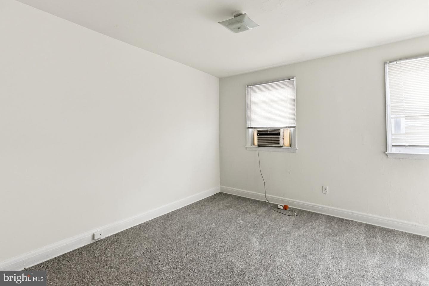 5527 Nome Avenue photo 11