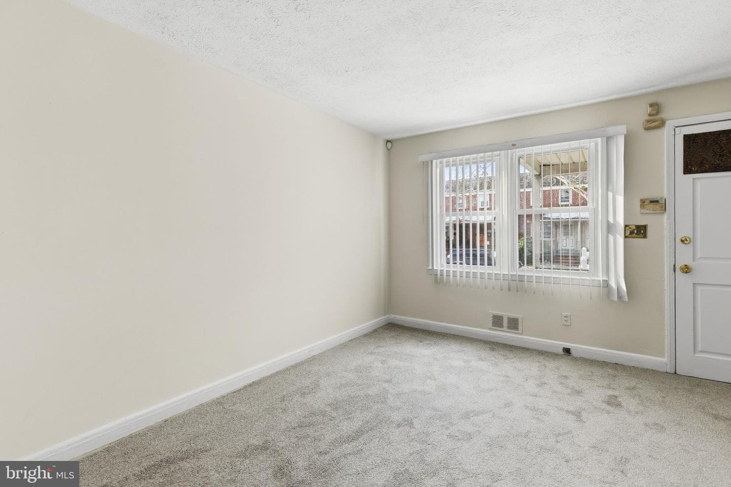 5527 Nome Avenue photo 2