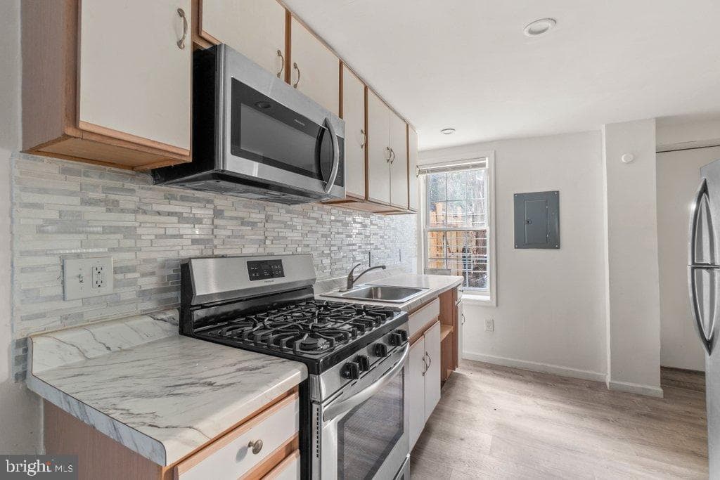 122 S Carlton Street photo 9