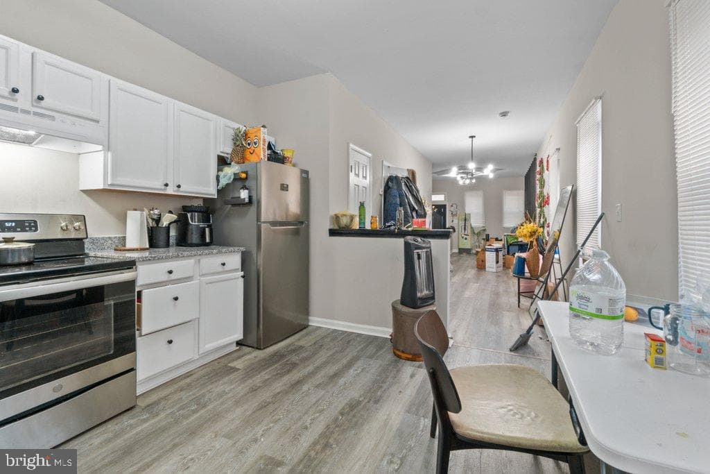 701 Baker Street photo 11