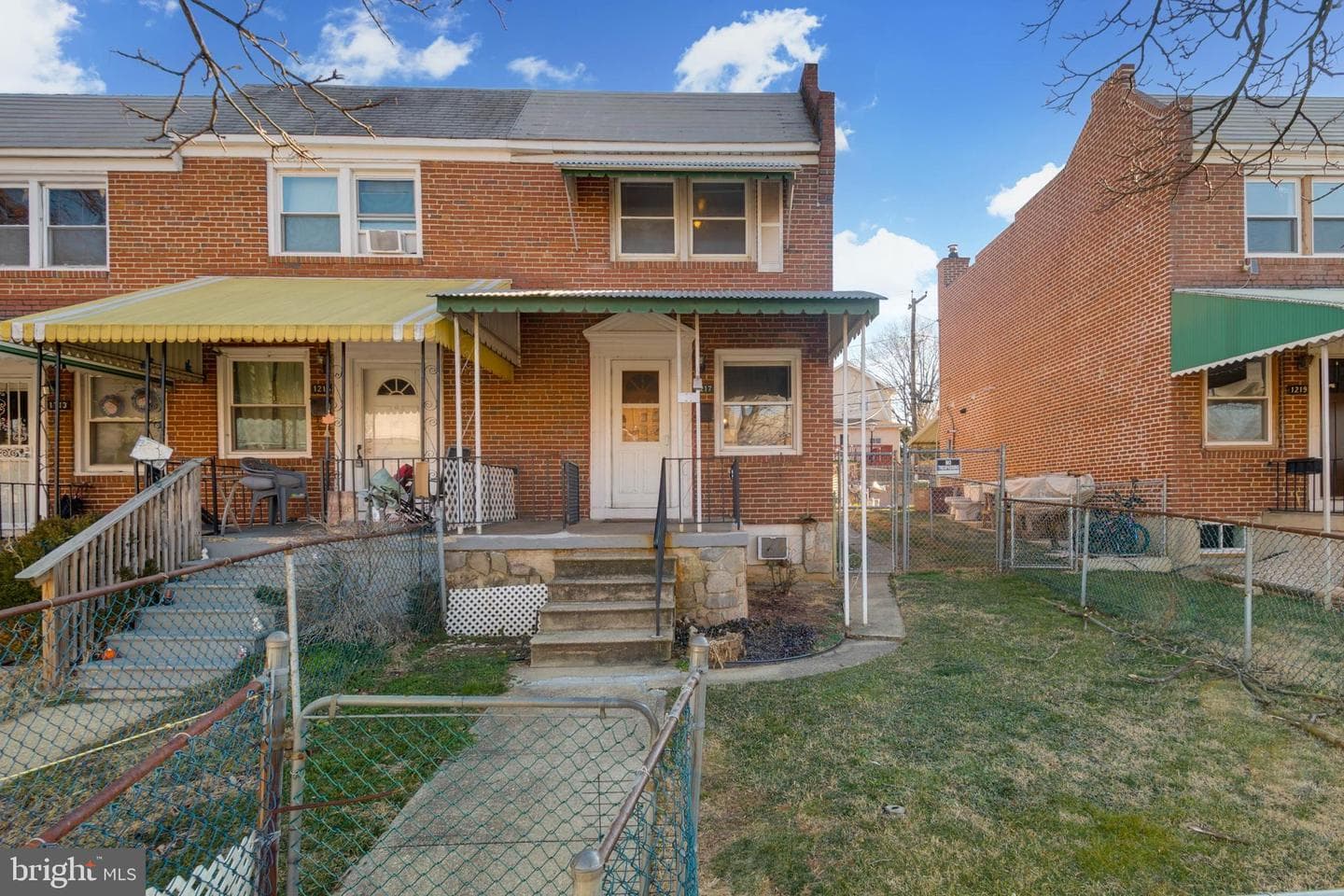 1217 Anglesea Street photo 2