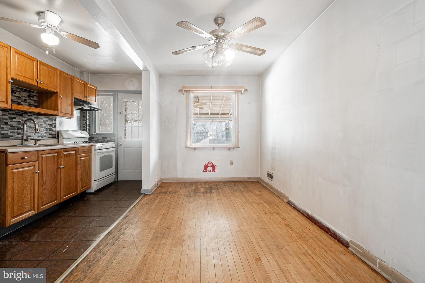 1217 Anglesea Street photo 5