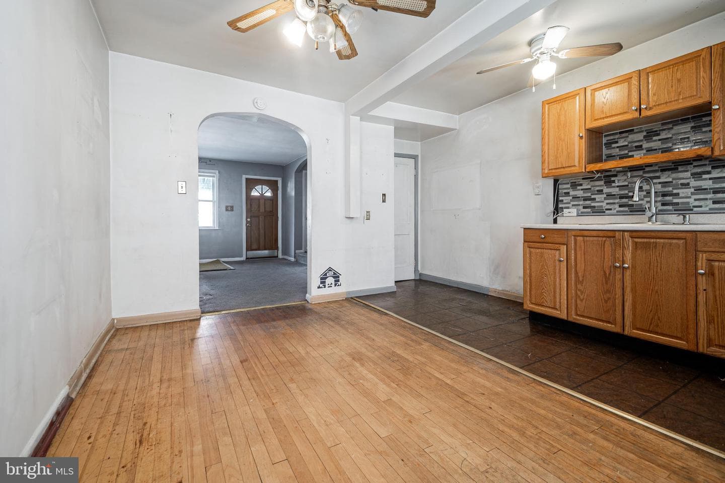 1217 Anglesea Street photo 6