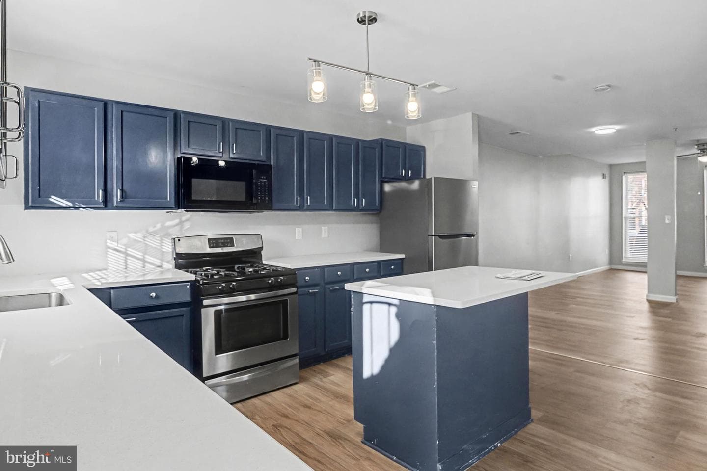 1032 N Broadway photo 10