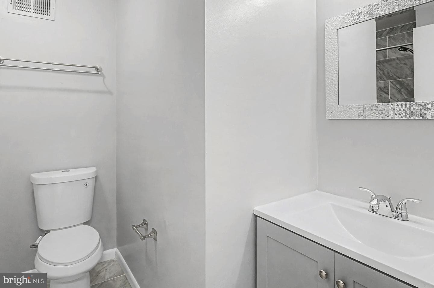 1032 N Broadway photo 24
