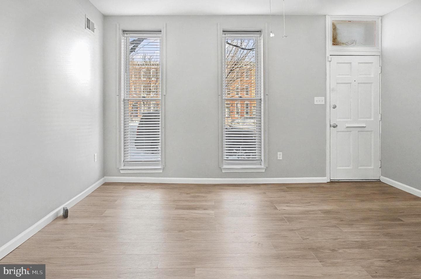 1032 N Broadway photo 4