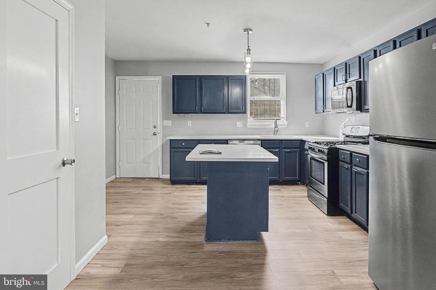 1032 N Broadway photo 8