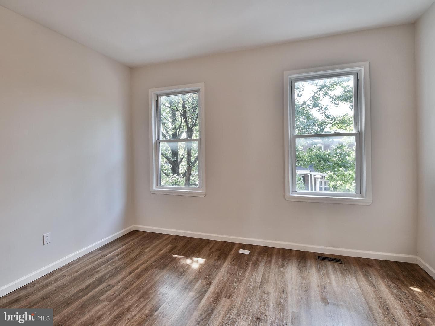2114 Cliftwood Avenue photo 43