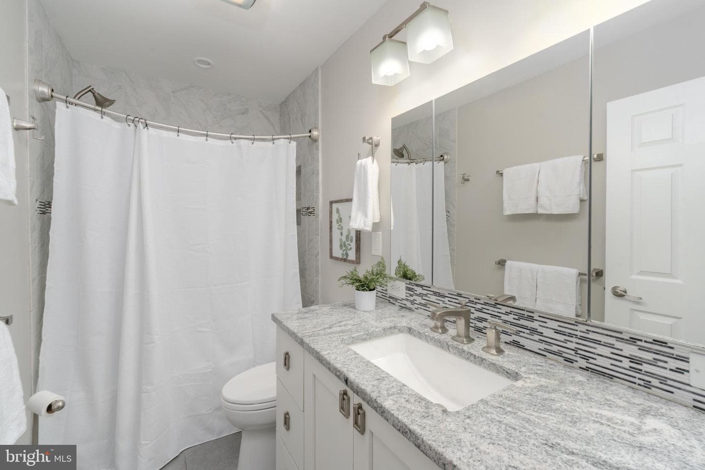 1543 Covington Street photo 24