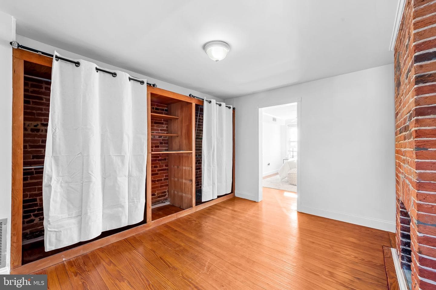 2234 Fleet Street photo 12