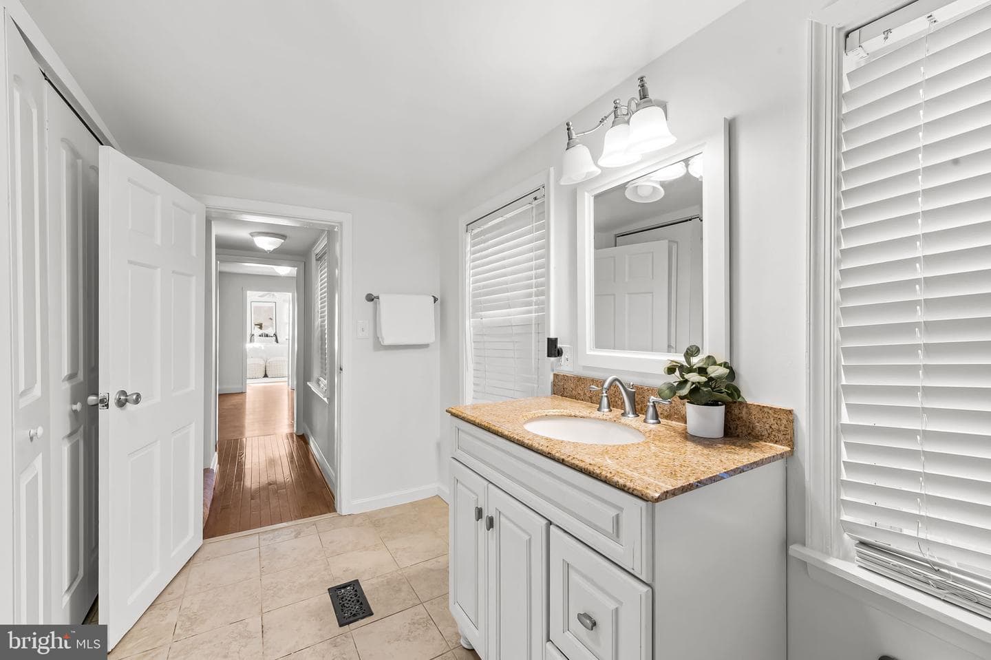 2234 Fleet Street photo 15