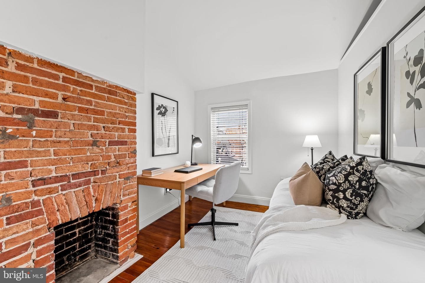 2234 Fleet Street photo 16