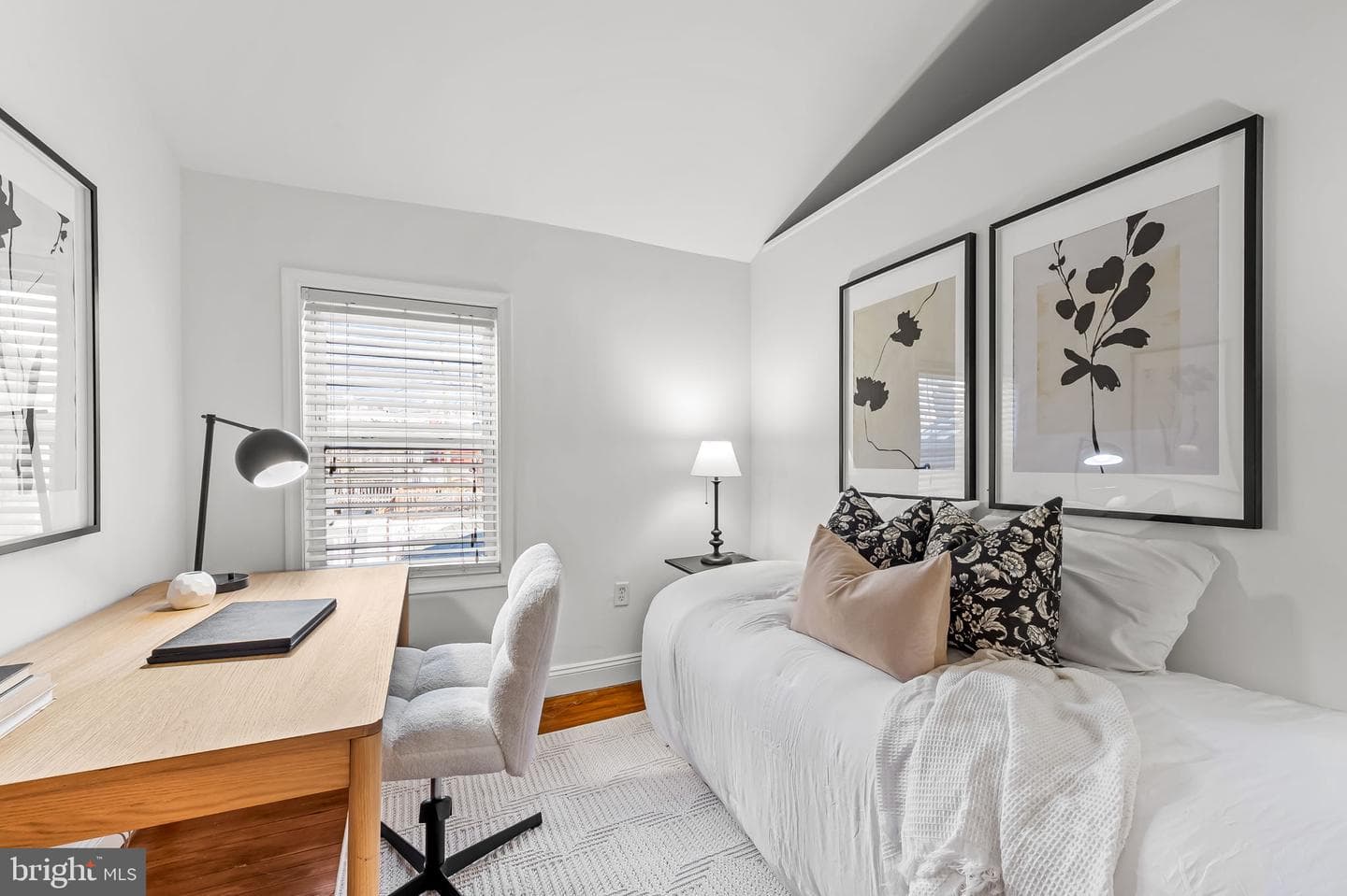 2234 Fleet Street photo 17