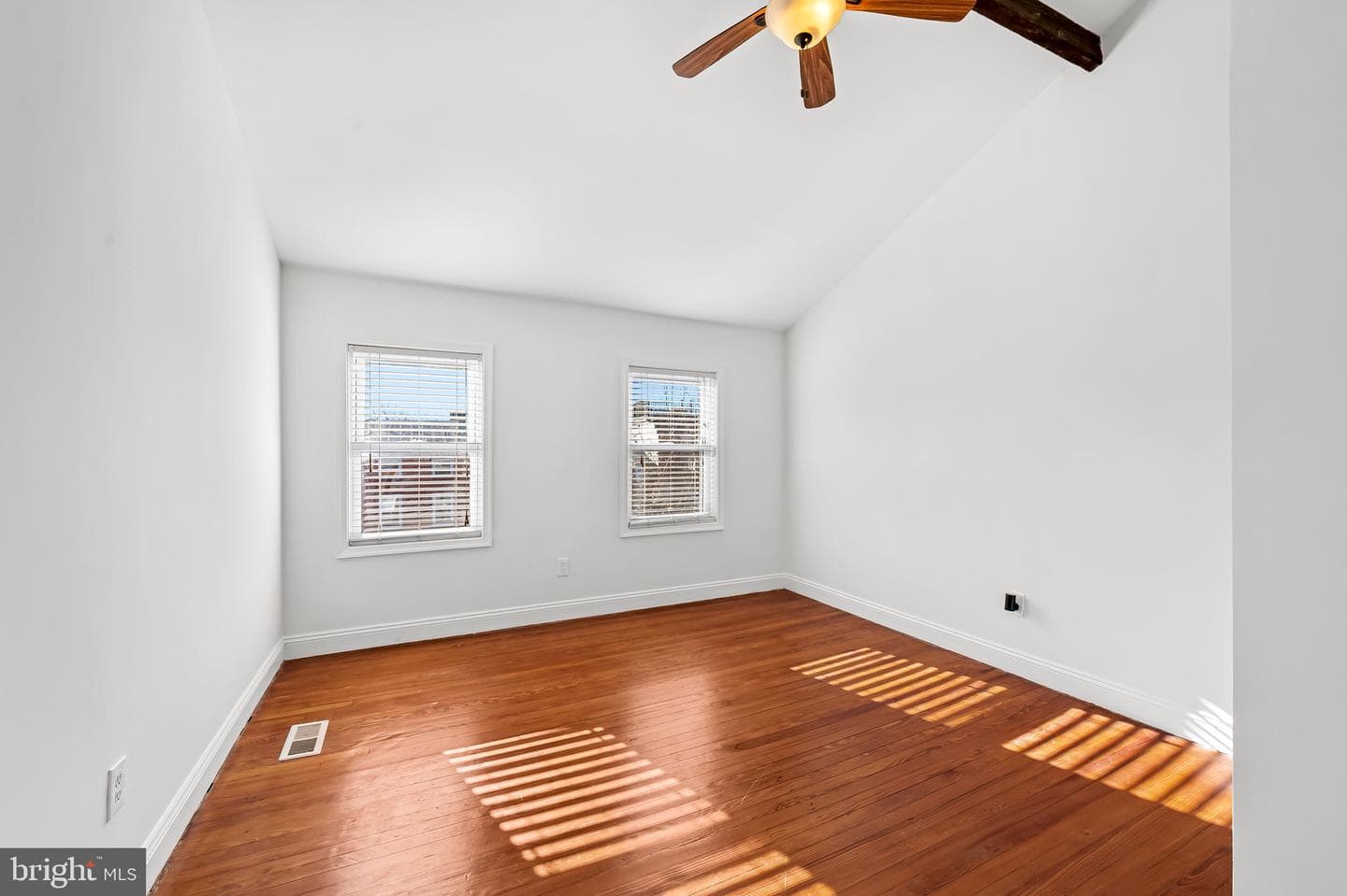 2234 Fleet Street photo 18