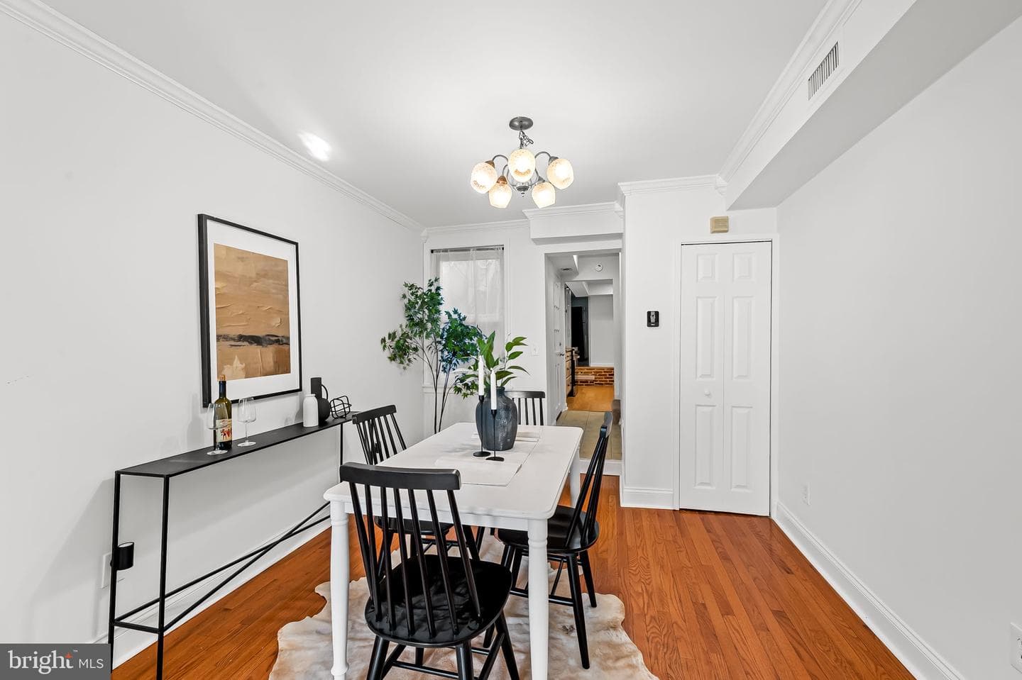 2234 Fleet Street photo 6