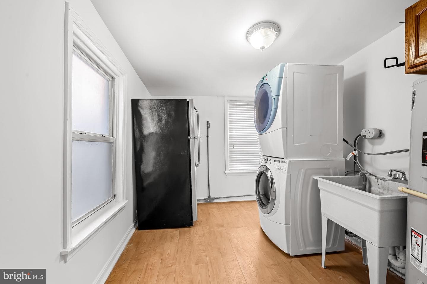 2234 Fleet Street photo 9