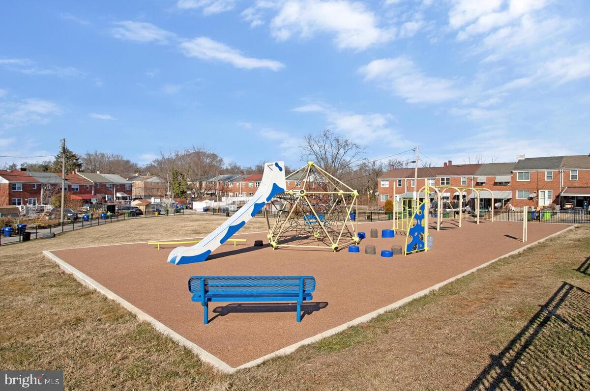 5528 Whitby Road photo 32