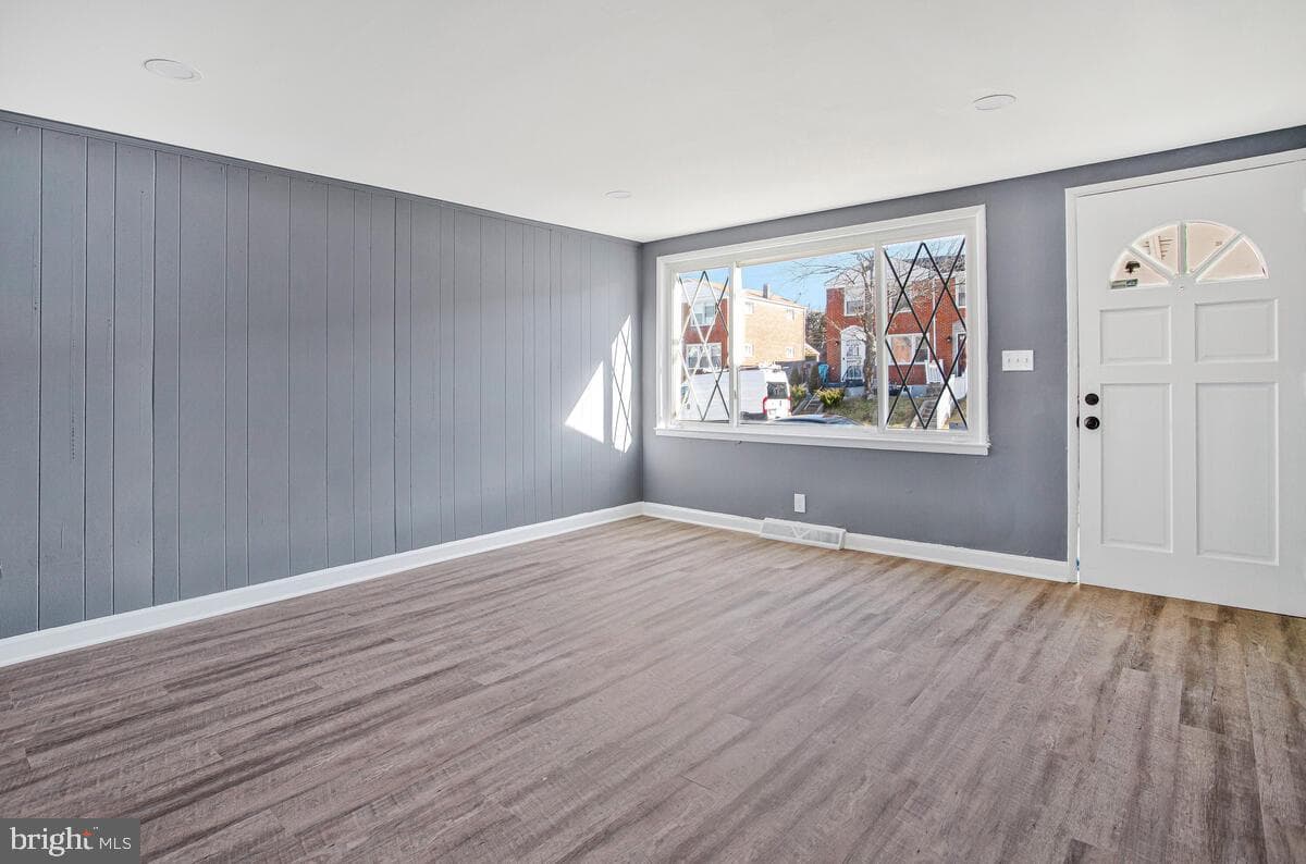 5528 Whitby Road photo 8