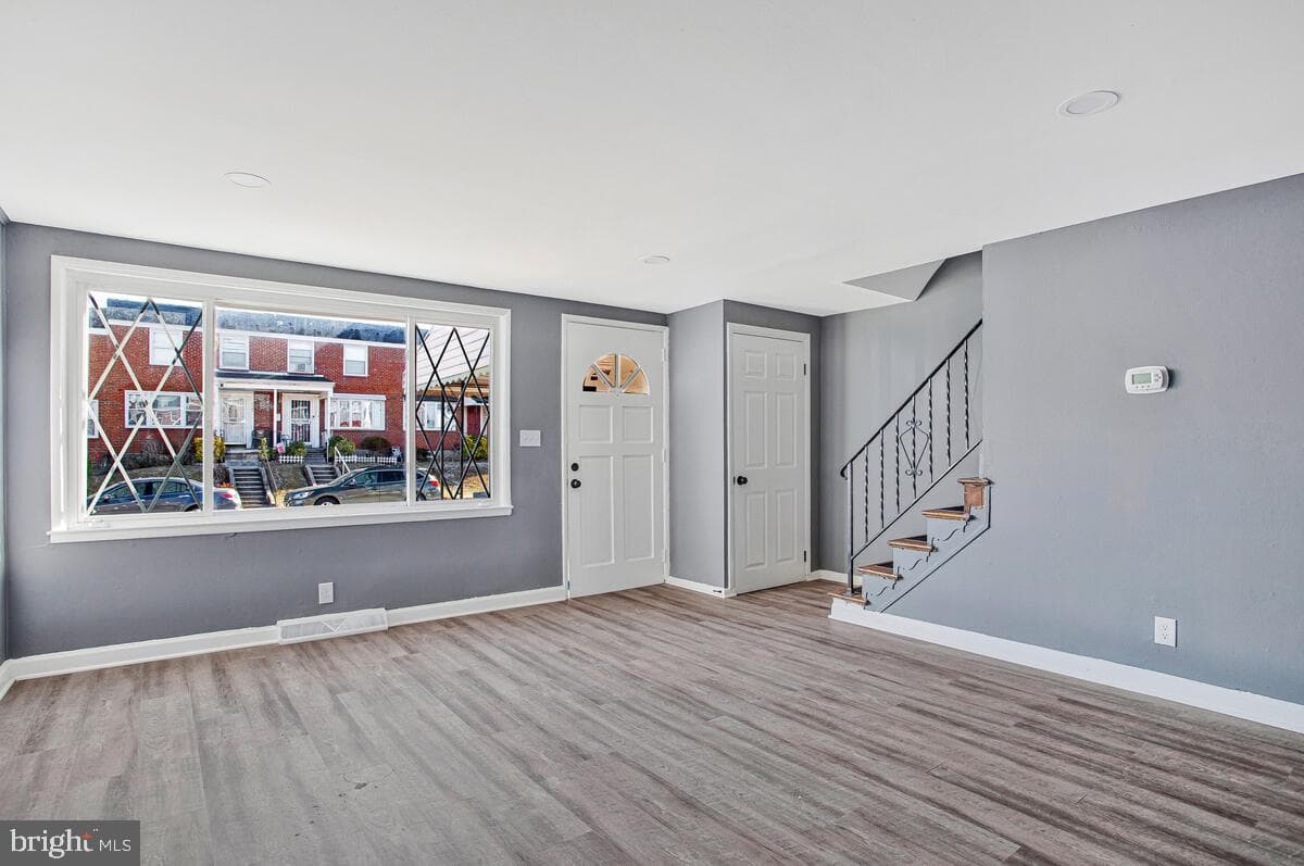 5528 Whitby Road photo 9