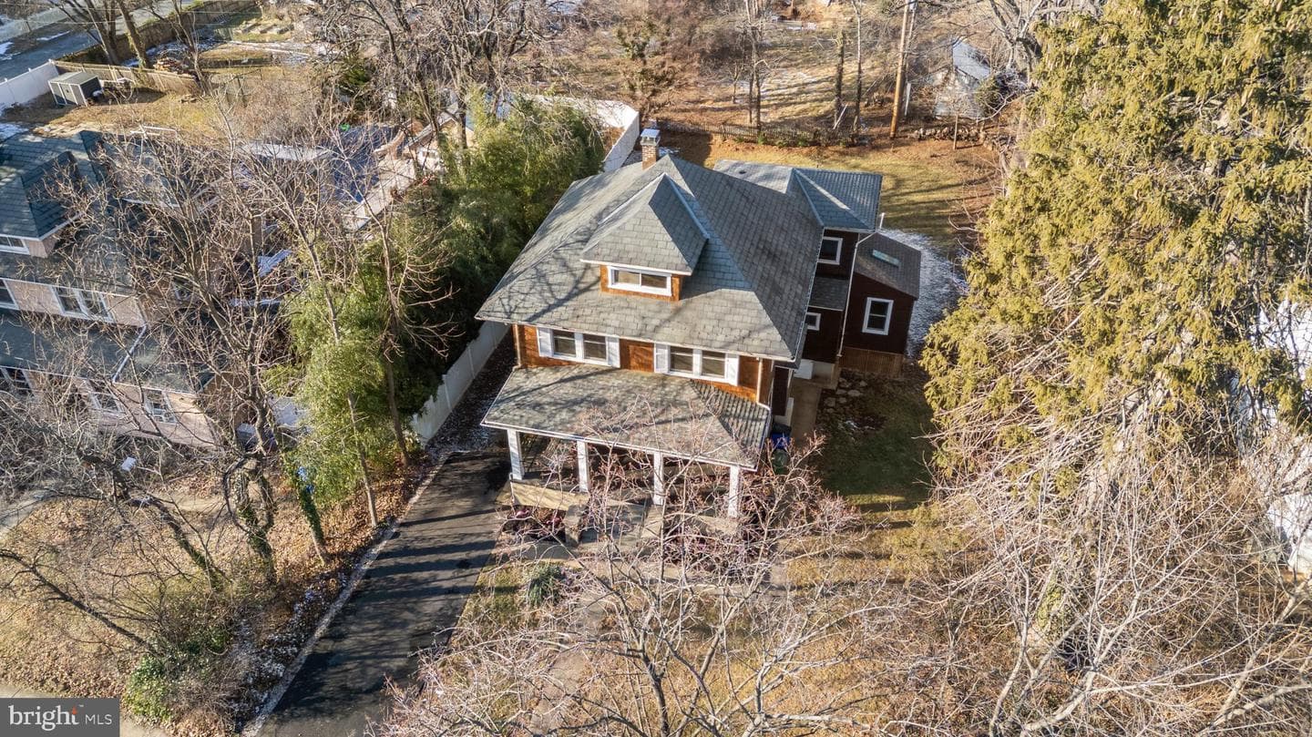 2802 Manhattan Avenue photo 2