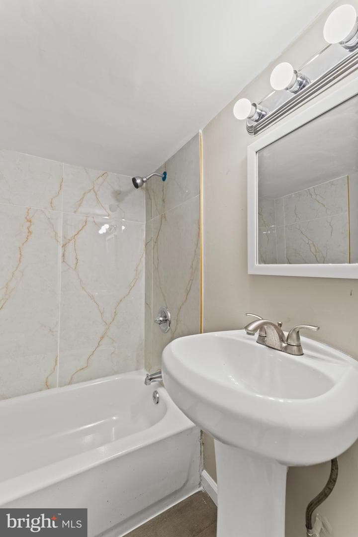 2560 Robb Street photo 10
