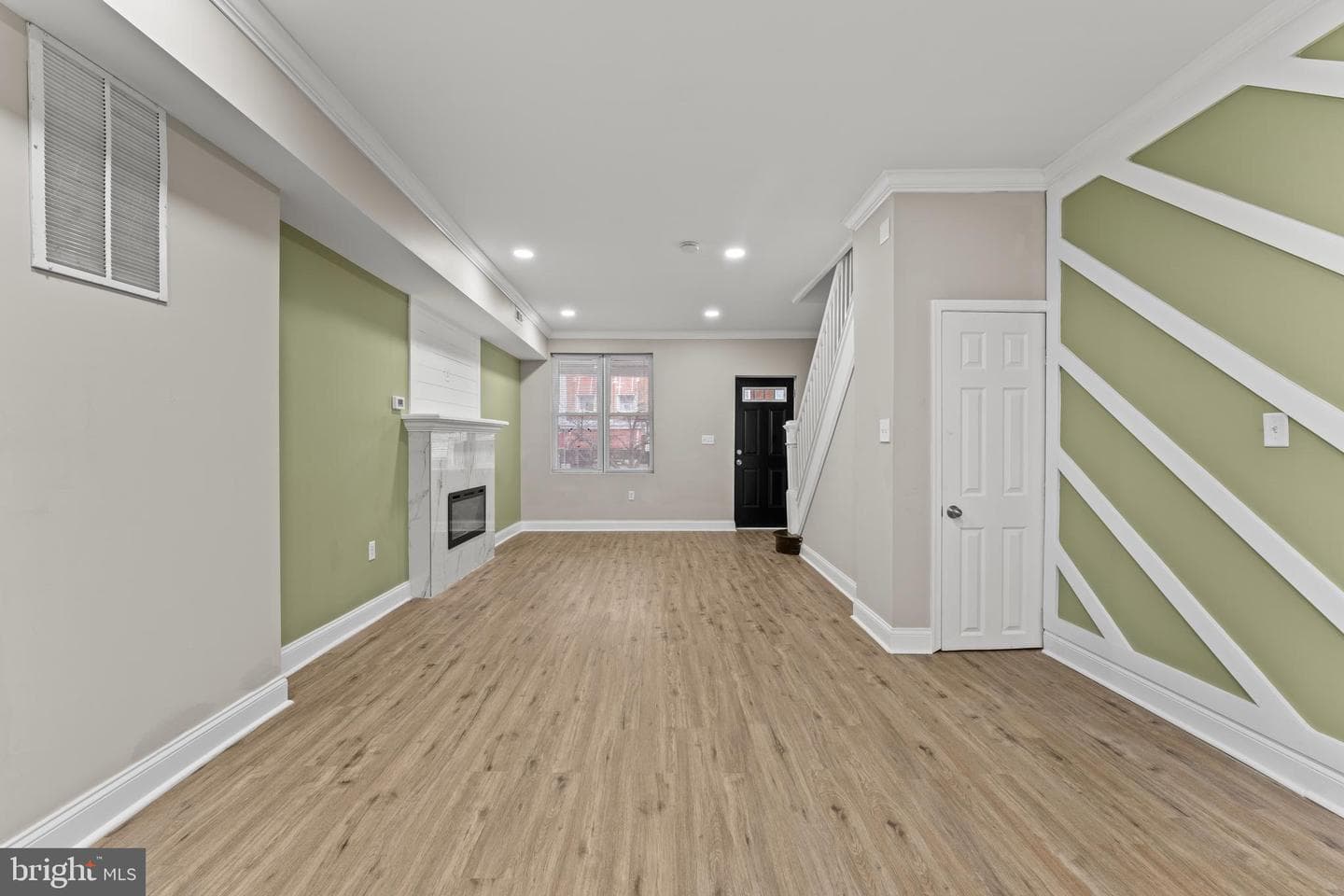 2560 Robb Street photo 15