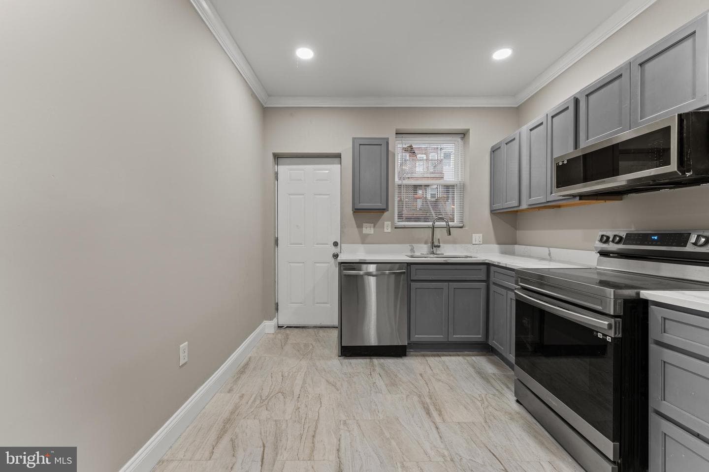 2560 Robb Street photo 16