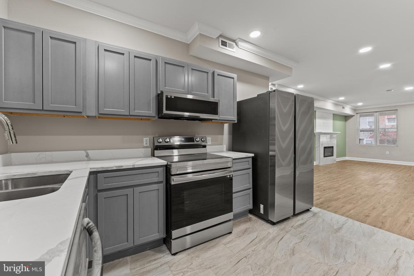 2560 Robb Street photo 17