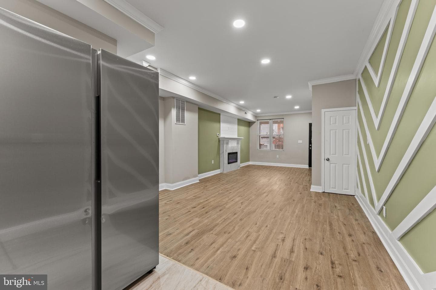 2560 Robb Street photo 18