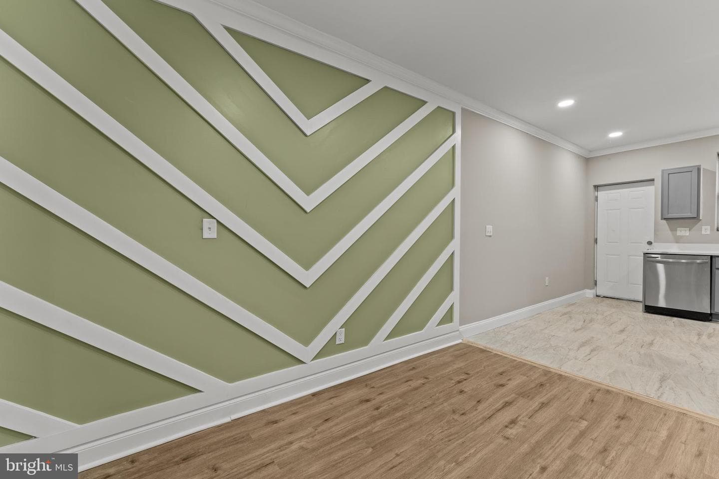 2560 Robb Street photo 23