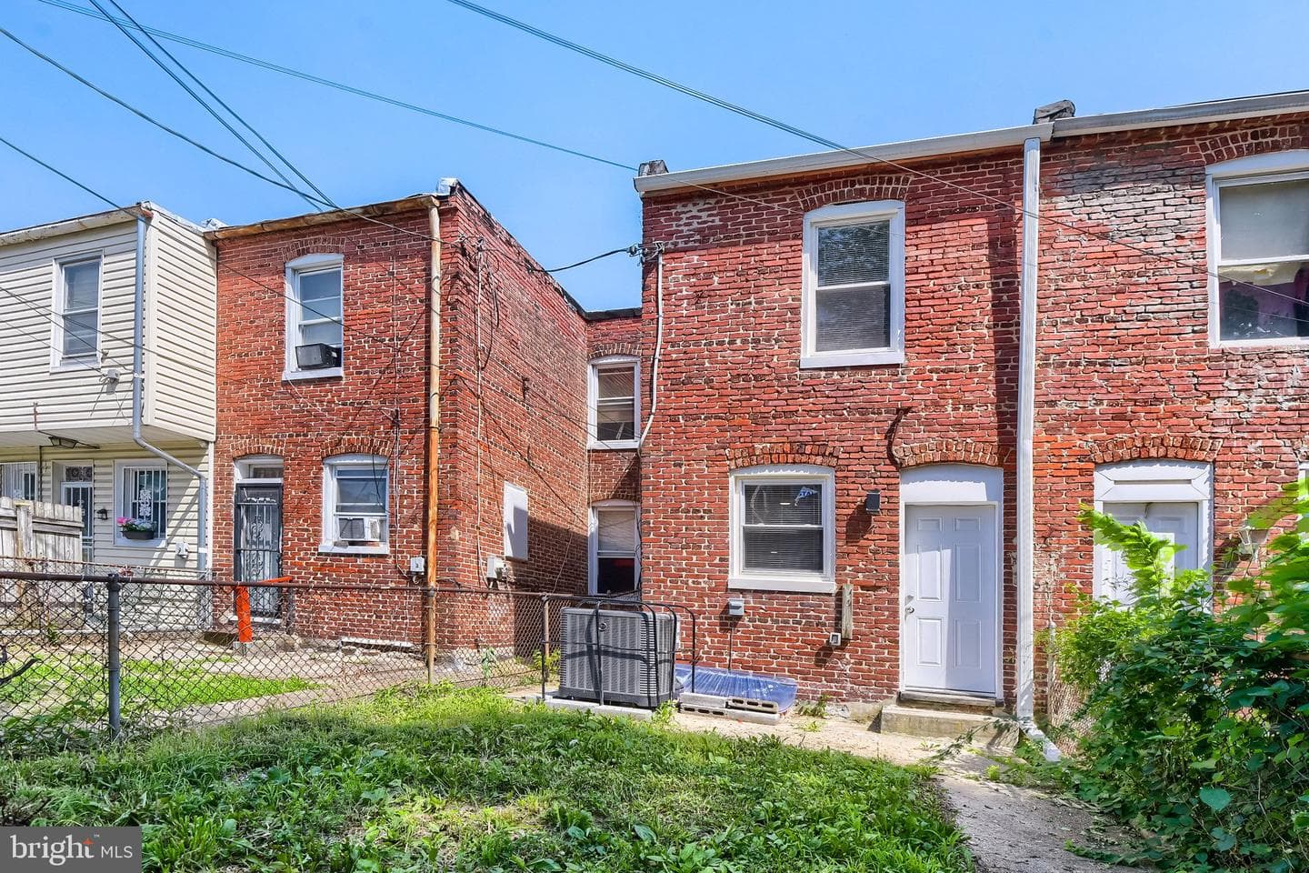 2560 Robb Street photo 28