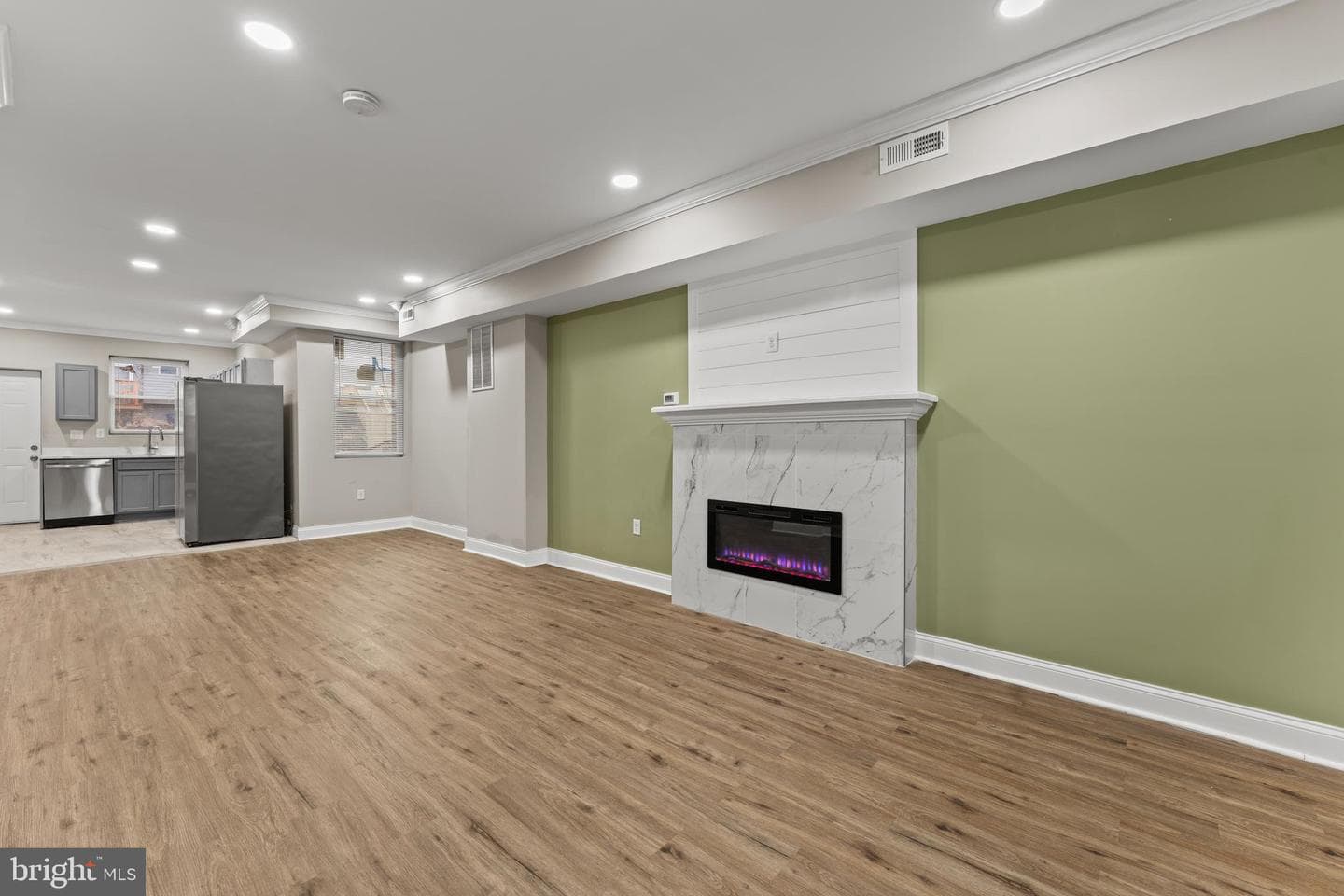 2560 Robb Street photo 3