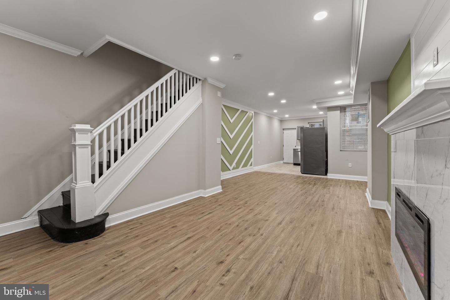 2560 Robb Street photo 4