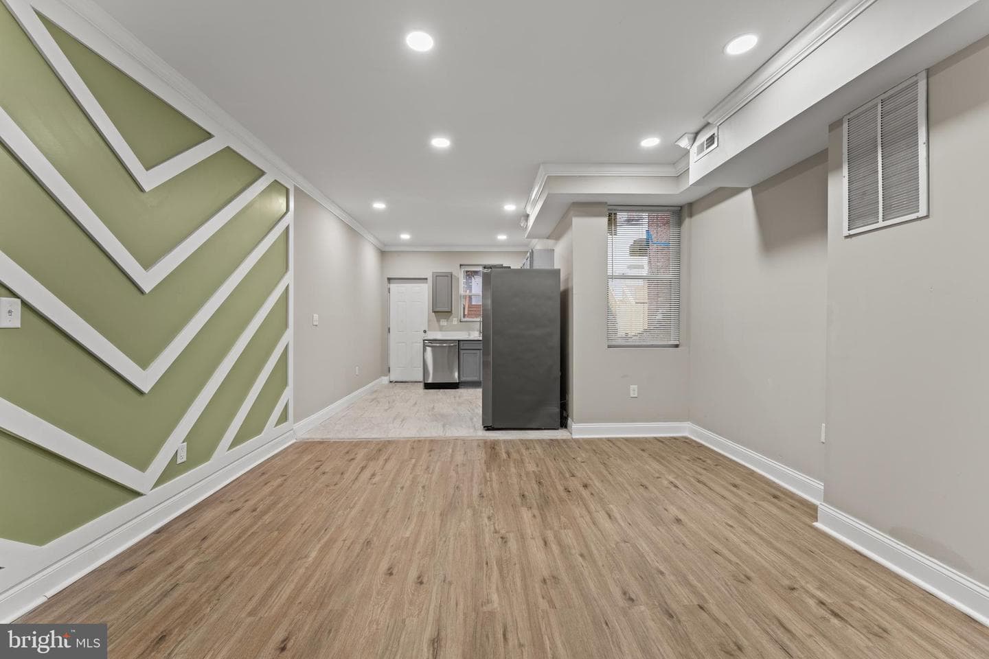 2560 Robb Street photo 7