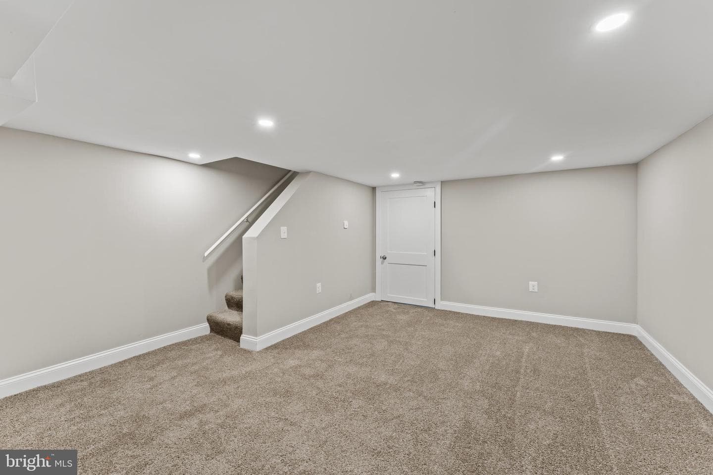 2560 Robb Street photo 8