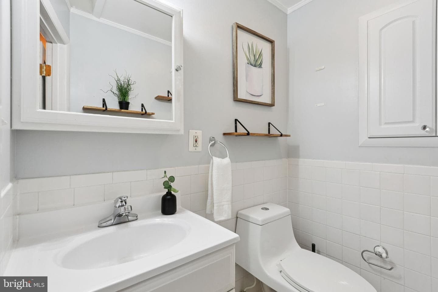 510 S Ellwood Avenue photo 23