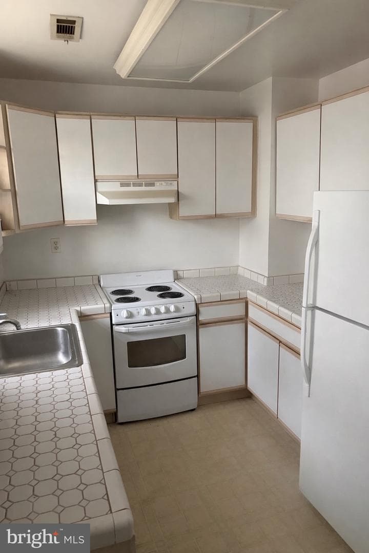 3007 Grindon Avenue photo 4